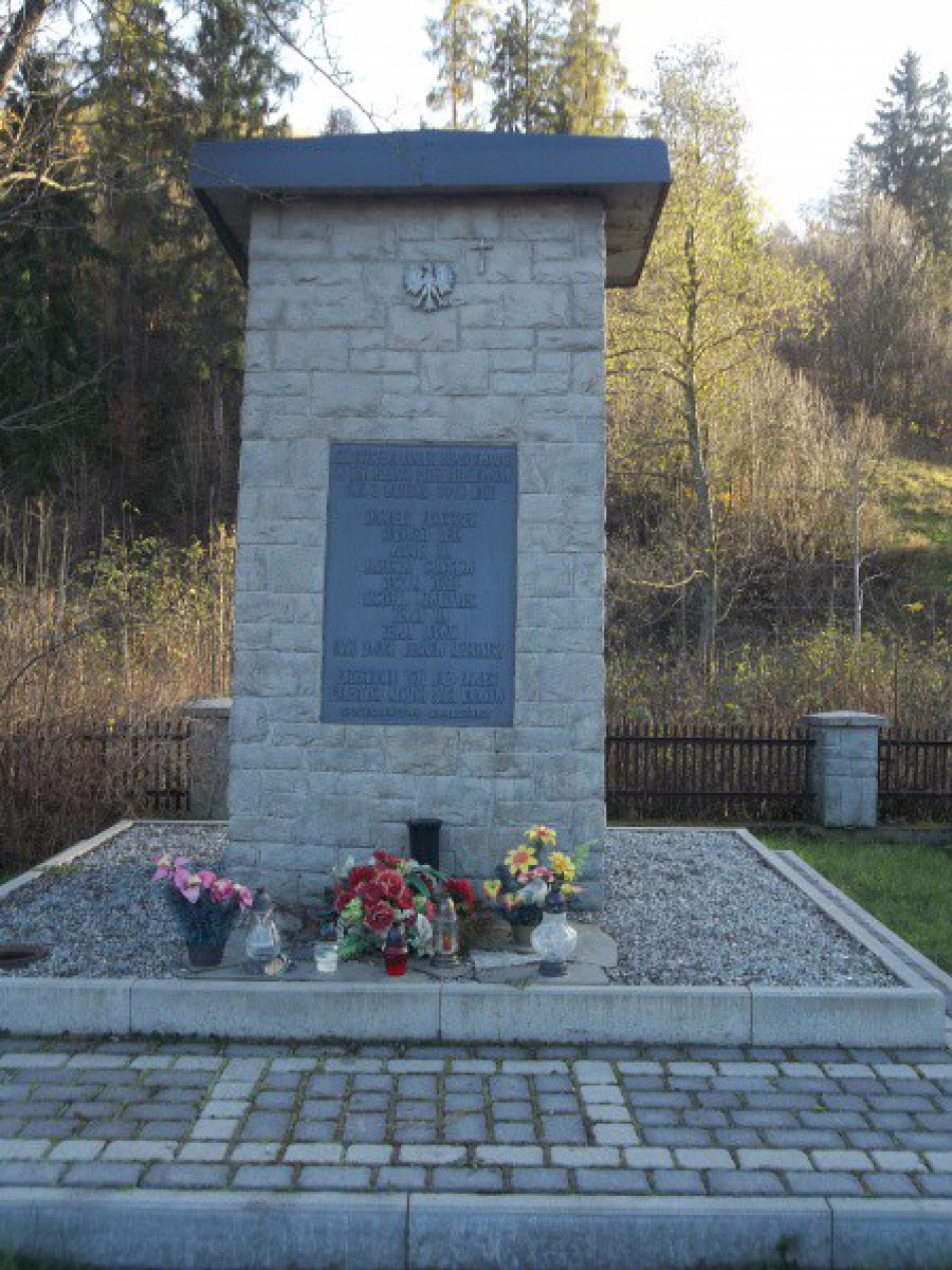 Pomnik pomordowanym w Kamesznicy